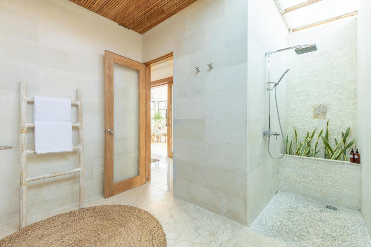 Villa Lumut 3 Bedrooms Central Seminyak Kültér fotó